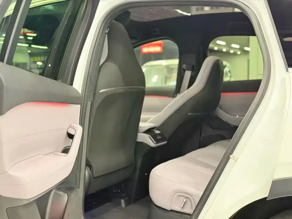 Nio EC6