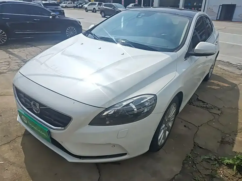 Volvo V40
