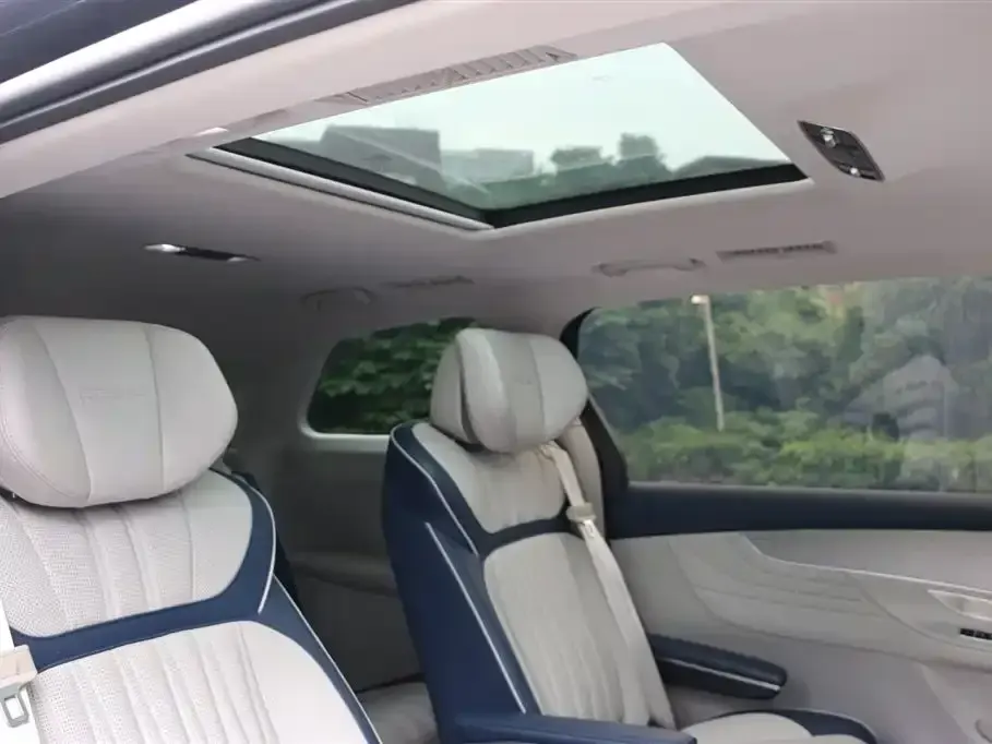 Roewe iMAX8