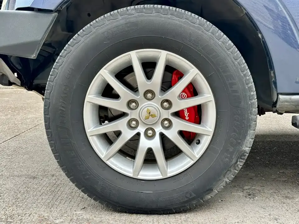 Mitsubishi Pajero (Import)