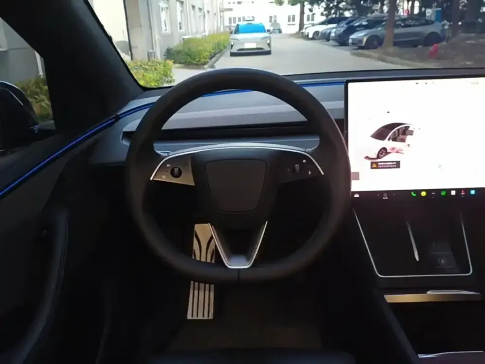 Tesla Model Y L