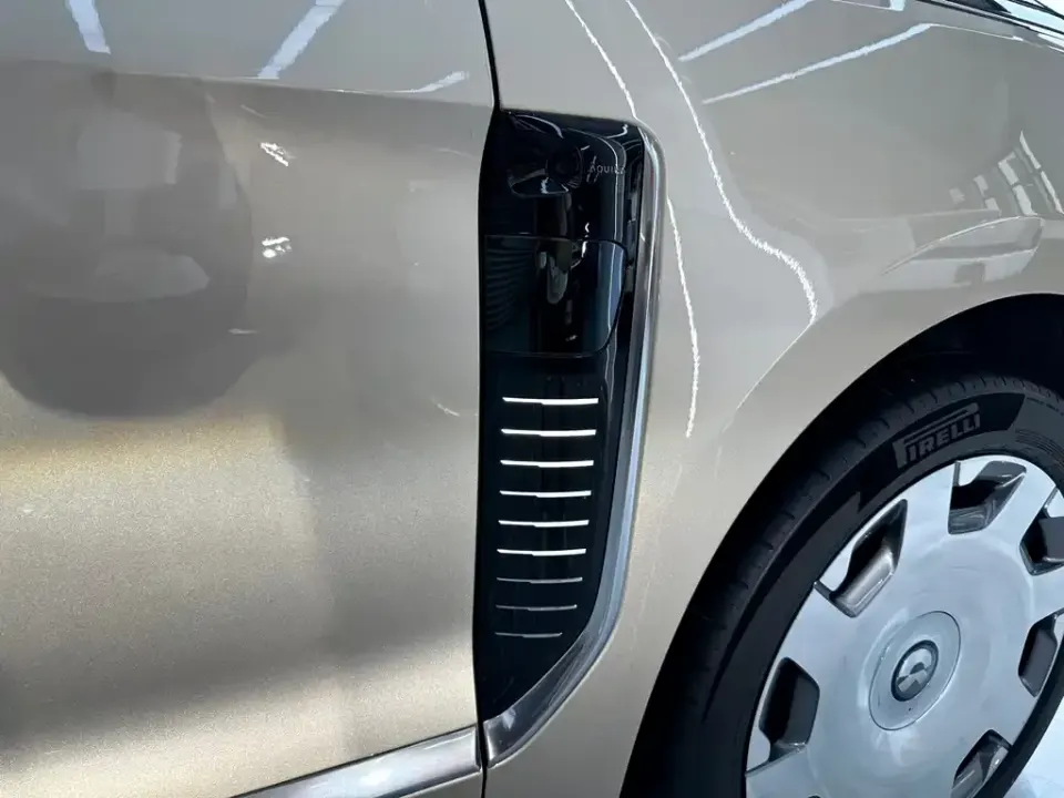 Nio ES9