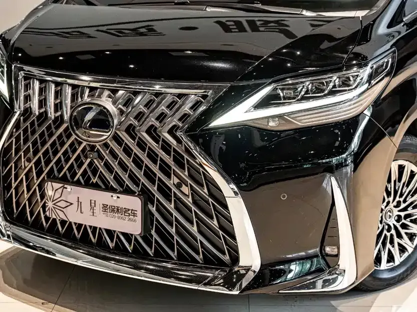 Lexus LM