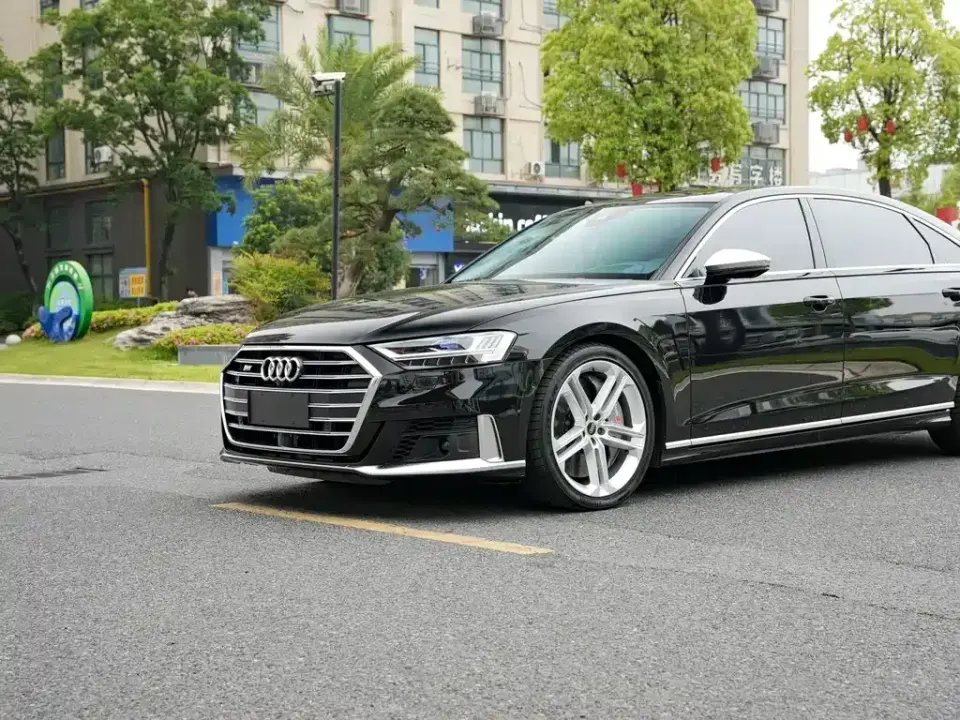 Audi S8