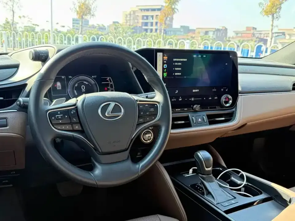 Lexus ES