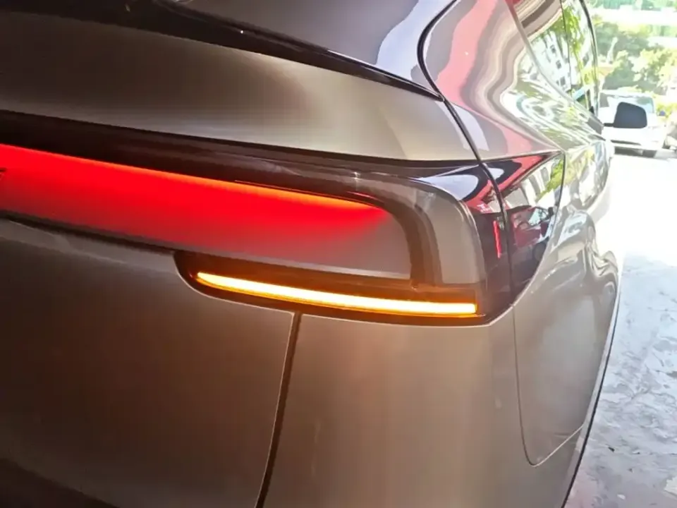 Tesla Model Y L
