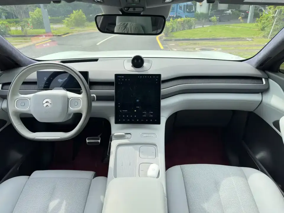 Nio ES8