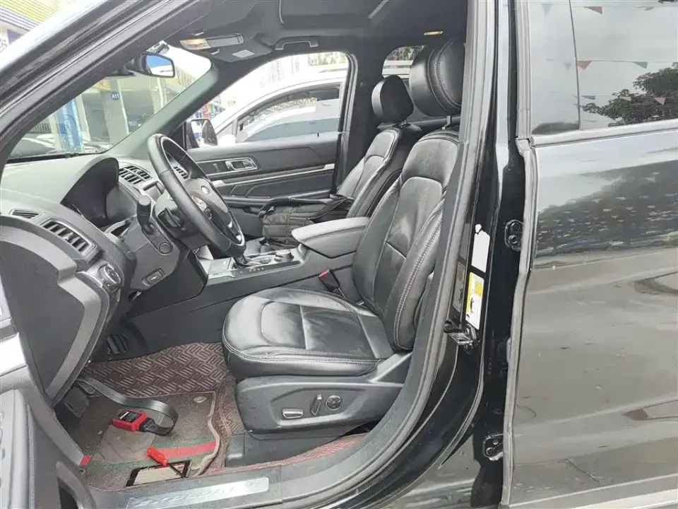 Ford Explorer (Import)