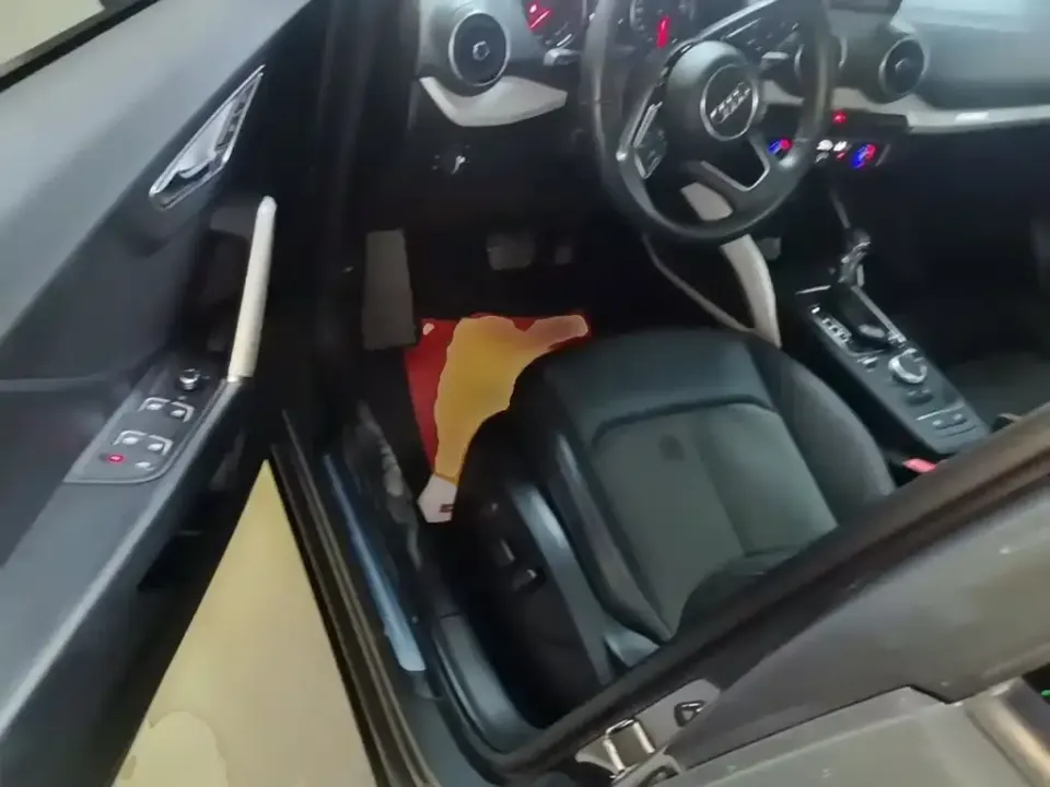 Audi Q2L