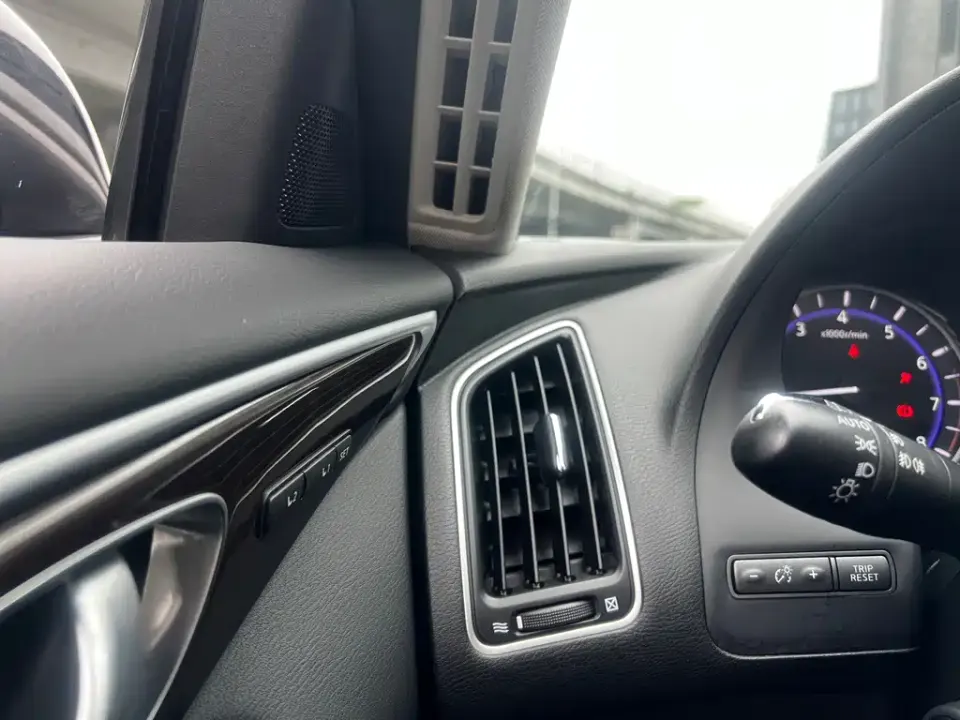 Infiniti Q50L