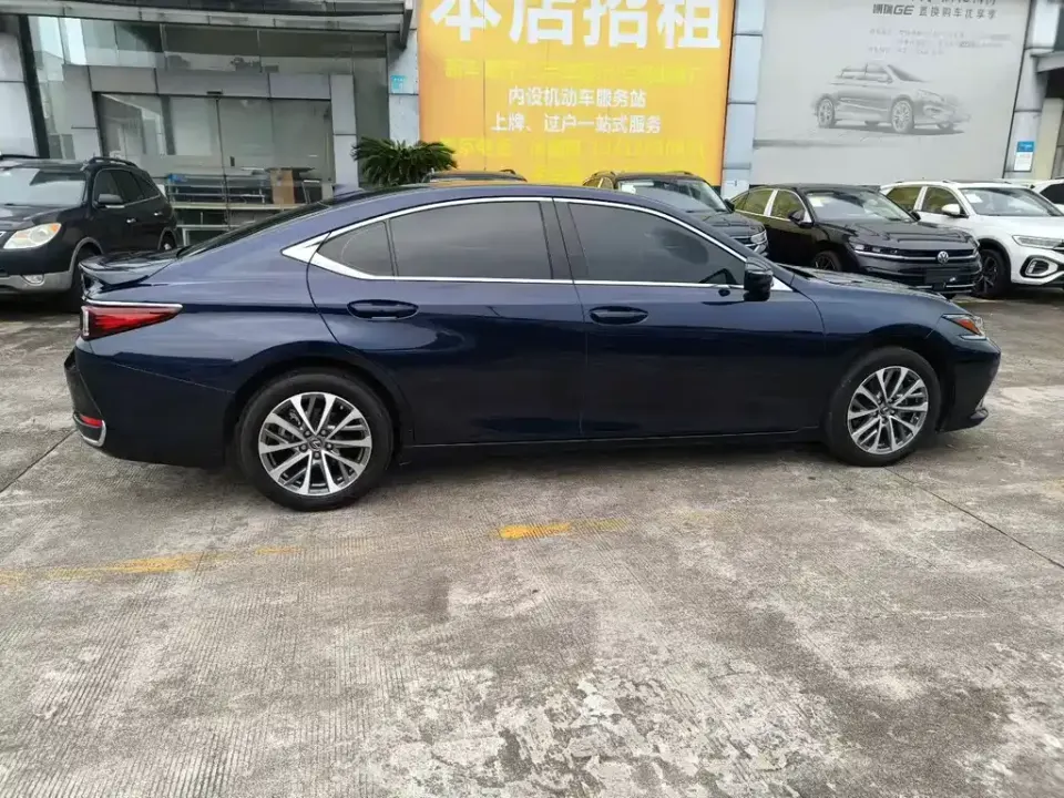 Lexus ES