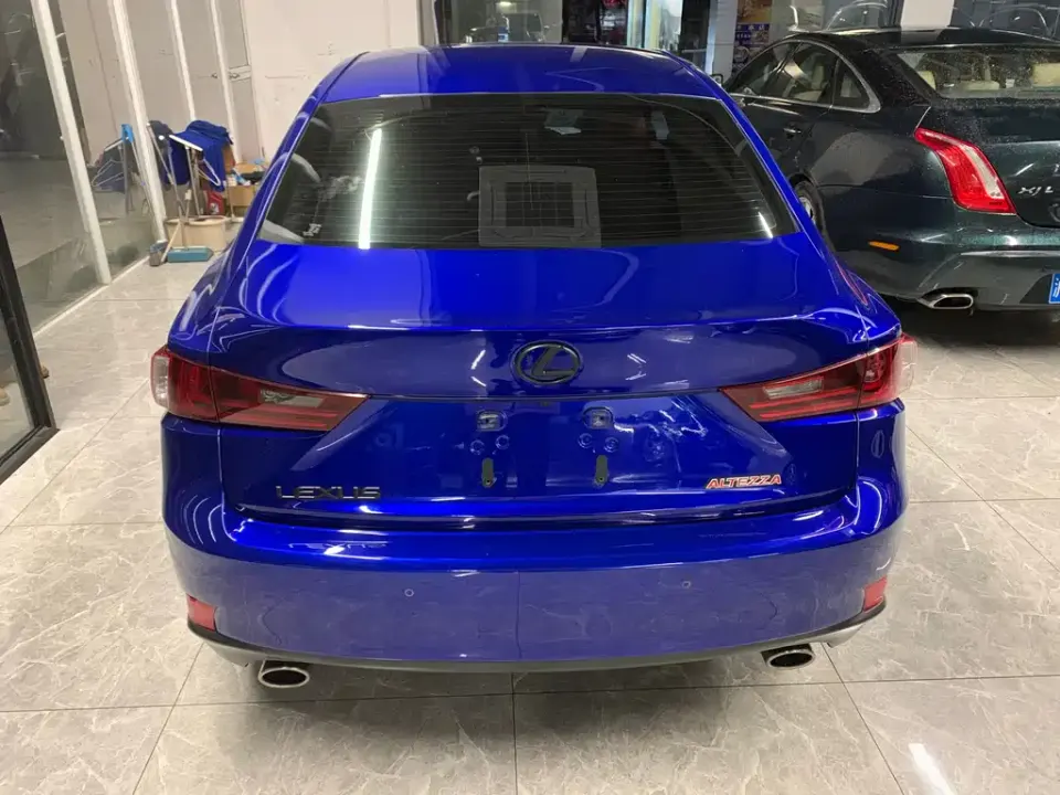 Lexus IS