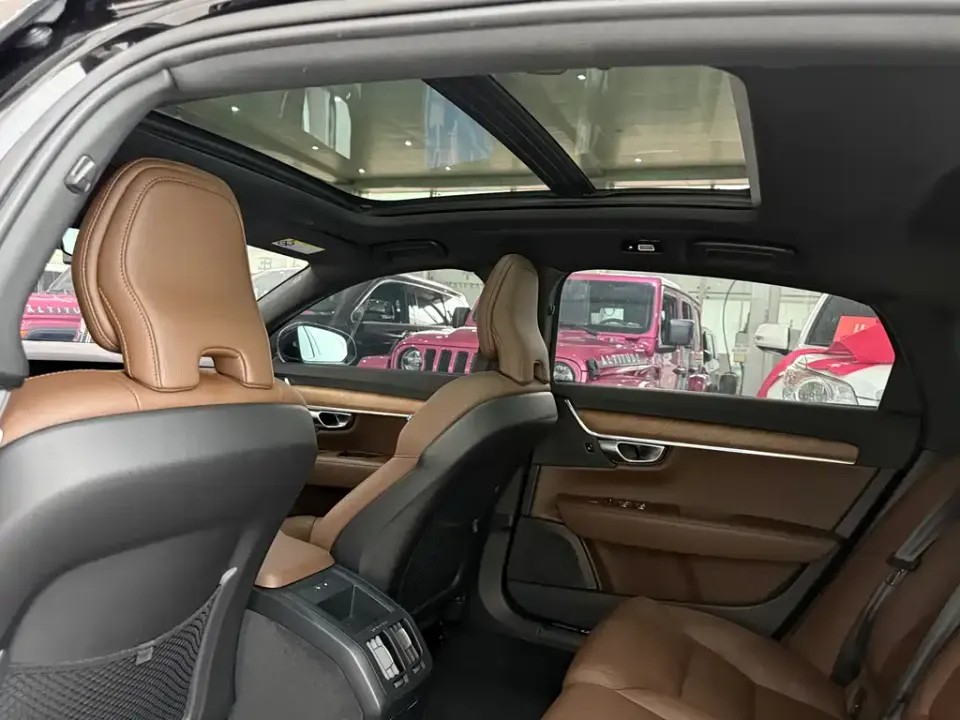 Volvo S90
