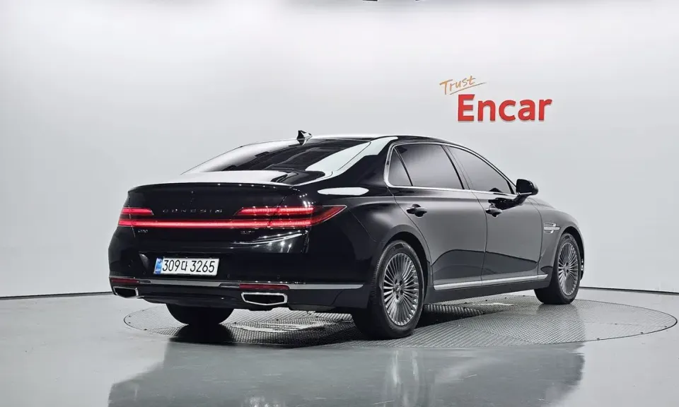 Genesis G90