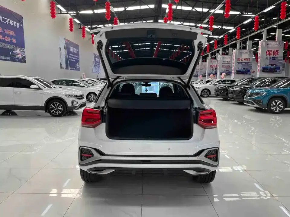 Audi Q2L