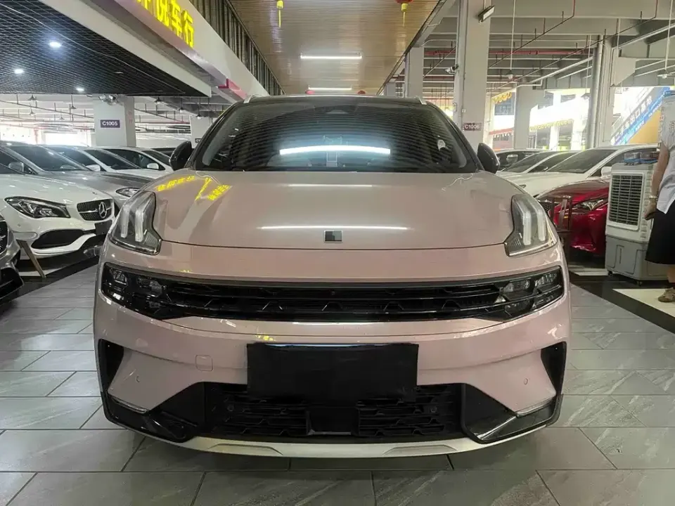 Lynk & Co 06