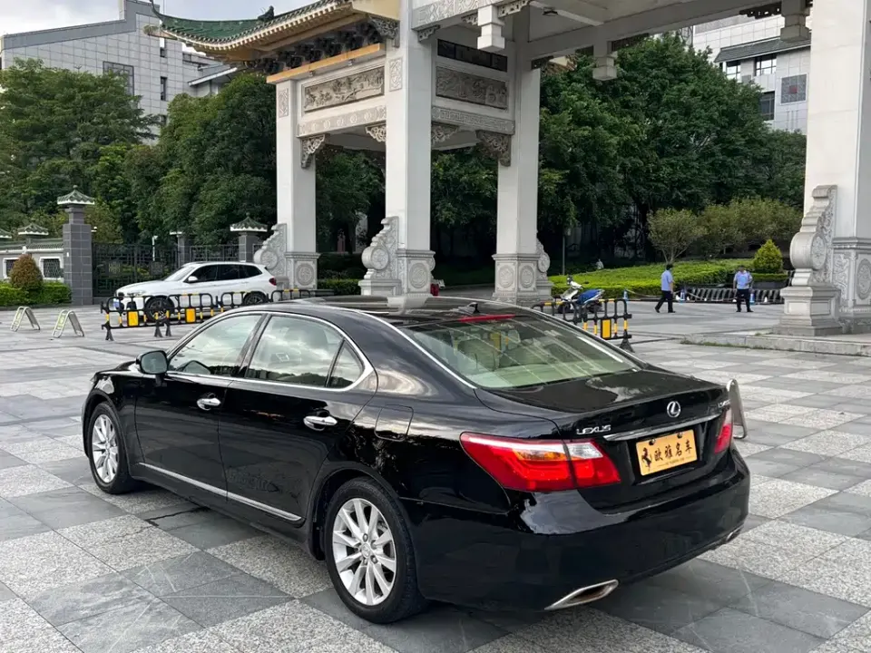 Lexus LS
