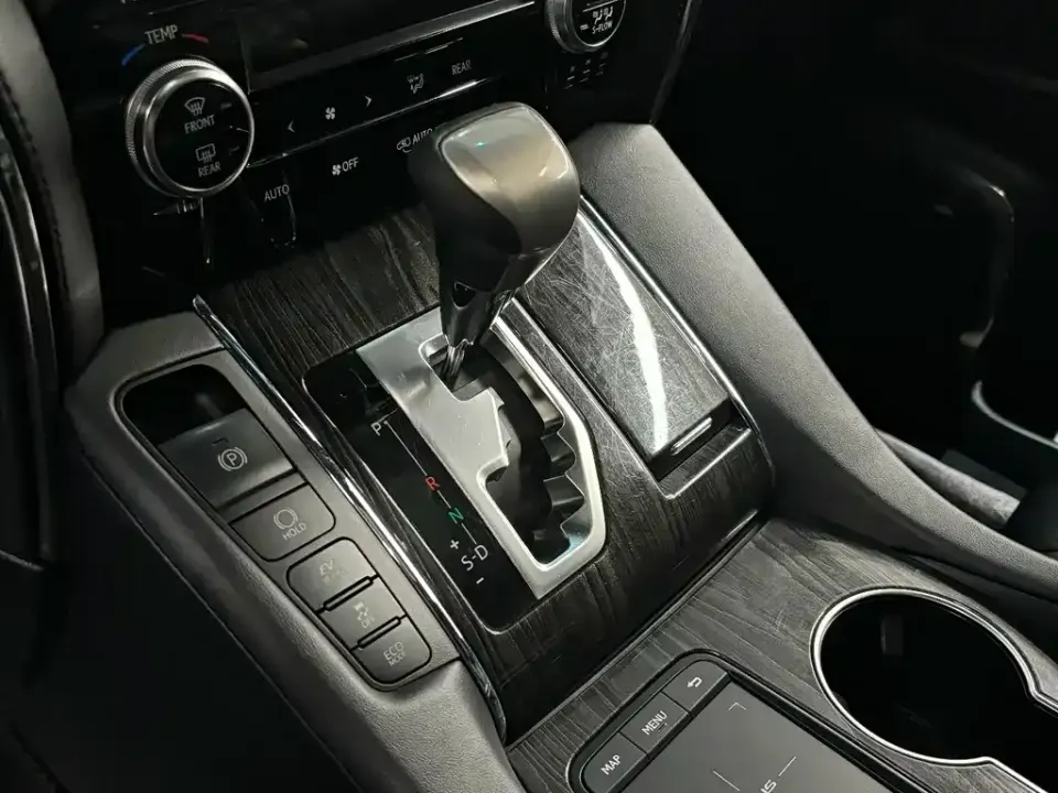 Lexus LM