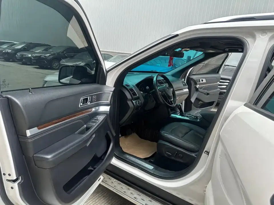 Ford Explorer (Import)