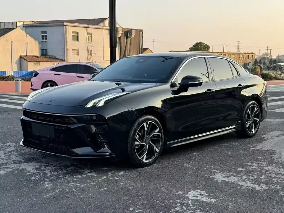 Lynk & Co 03