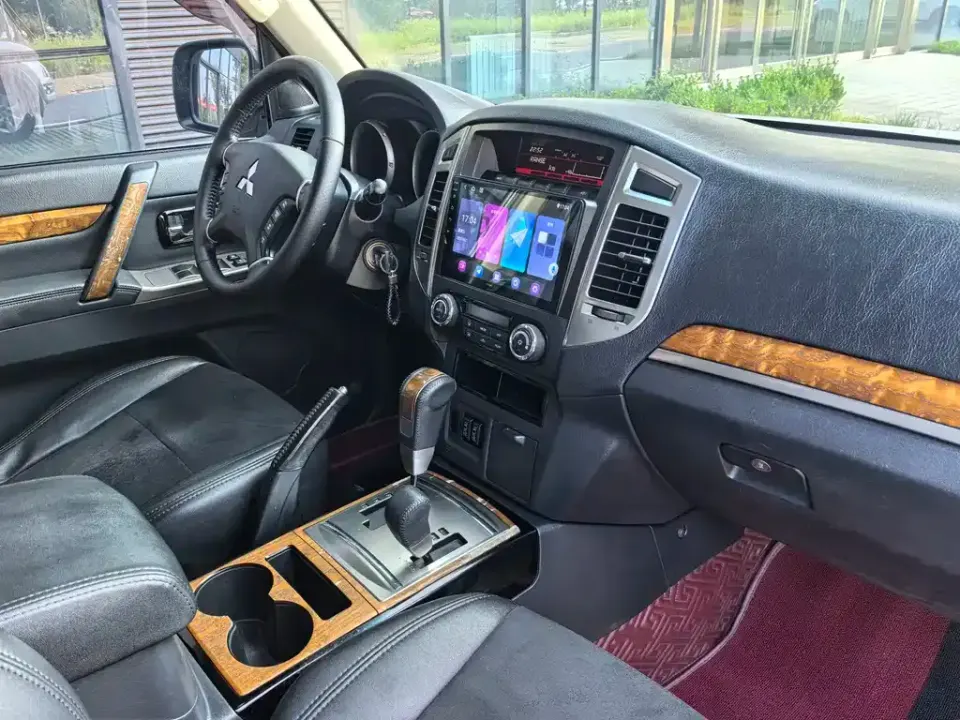 Mitsubishi Pajero (Import)