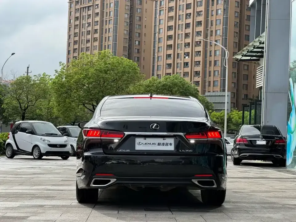 Lexus LS
