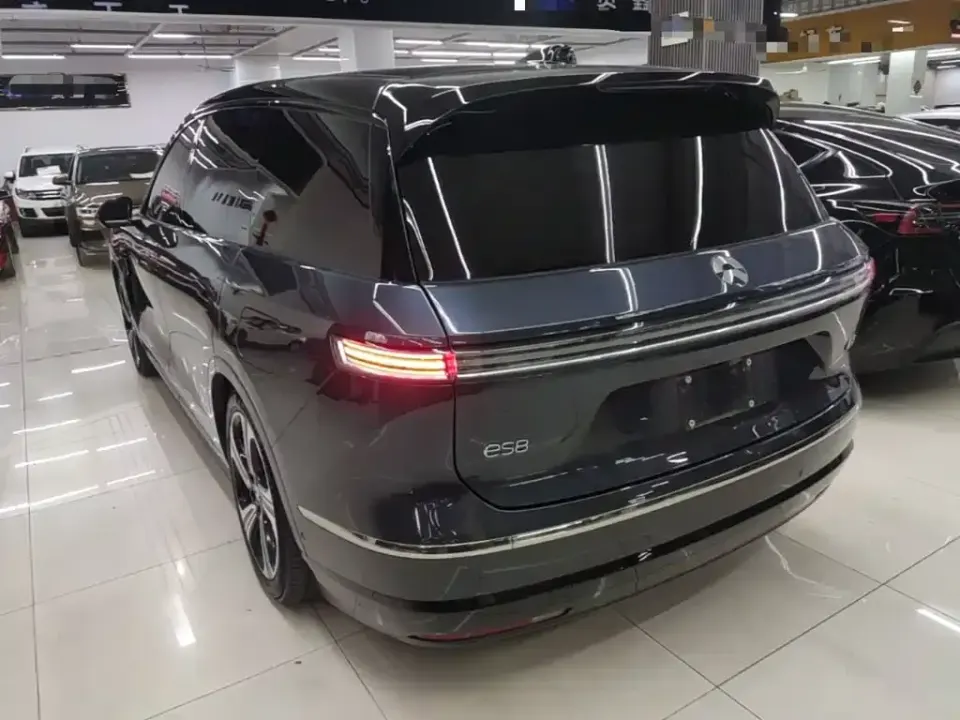 Nio ES8