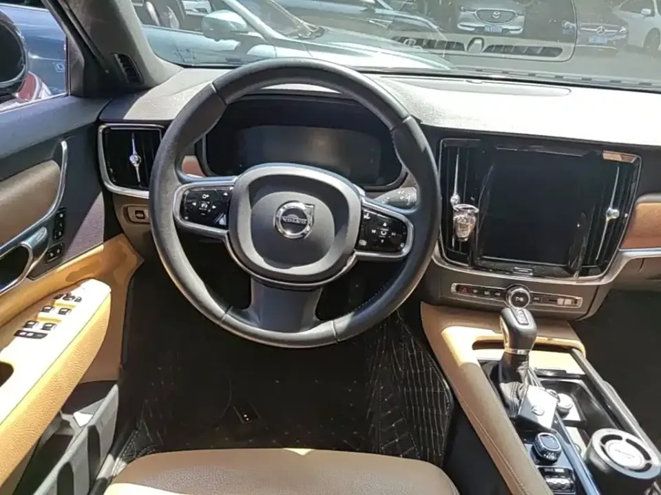 Volvo S90