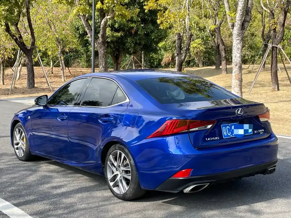 Lexus IS
