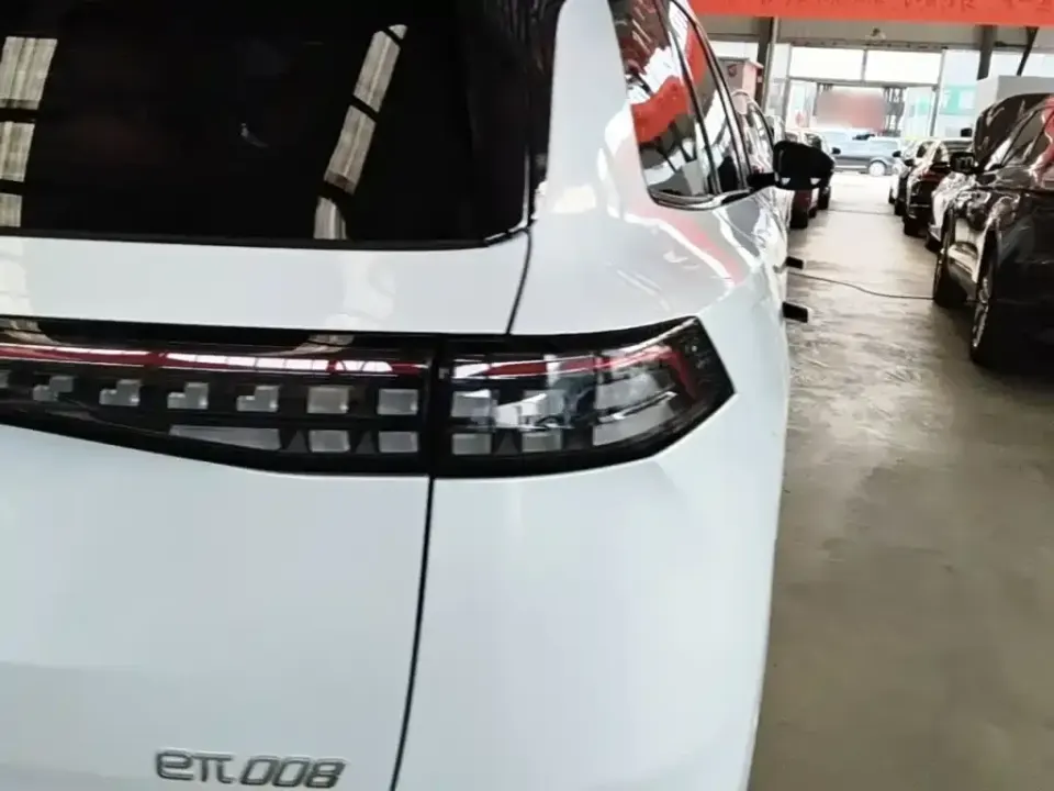 eπ eπ008