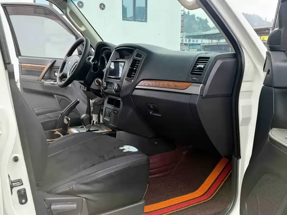 Mitsubishi Pajero (Import)