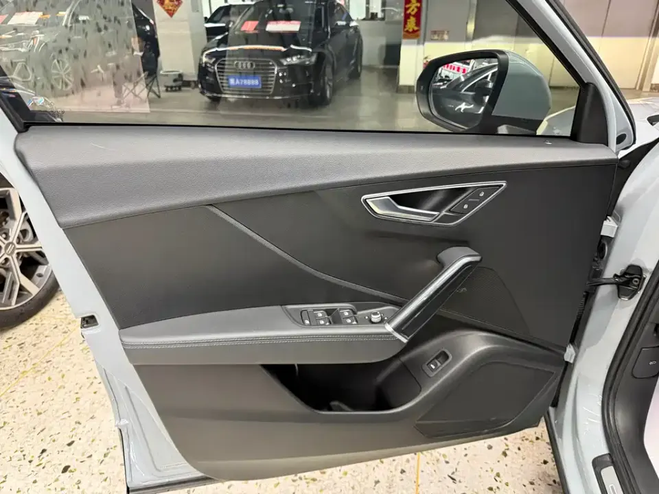 Audi Q2L