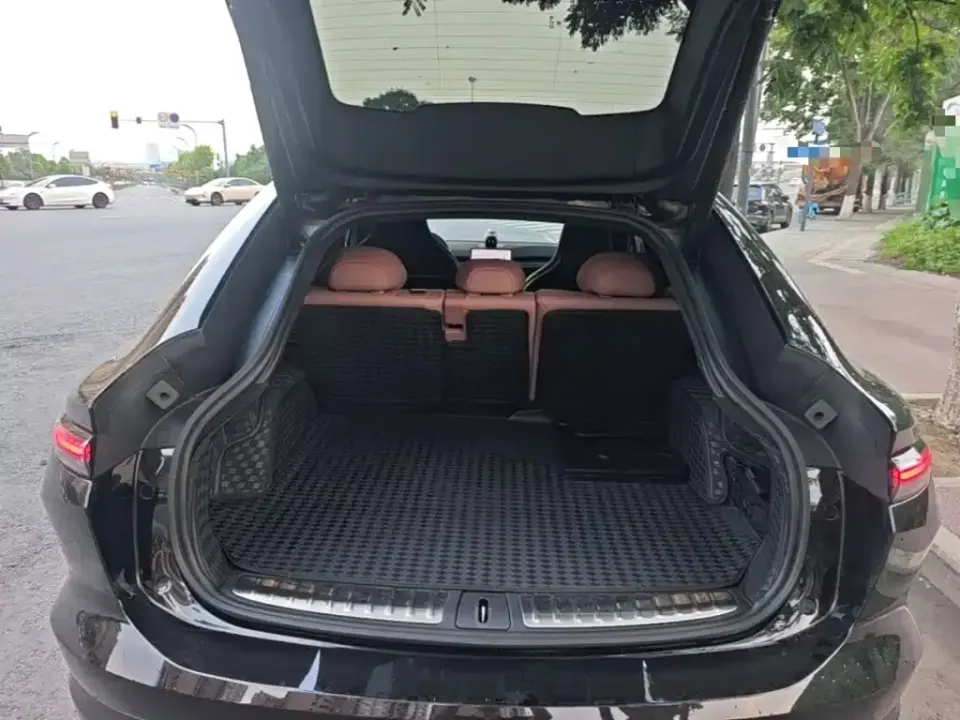 Nio EC6