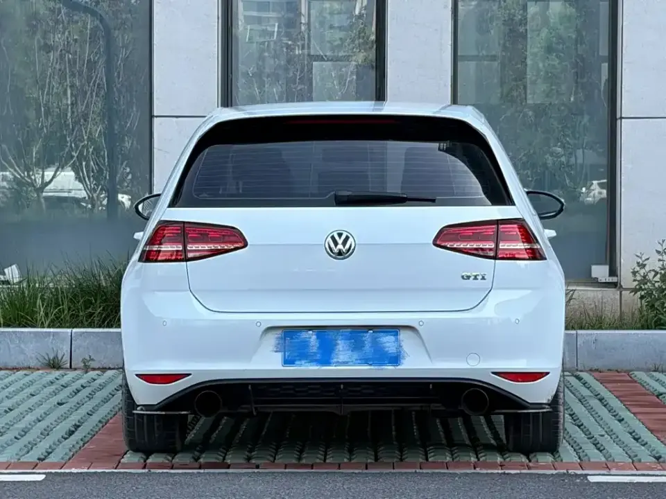 Volkswagen Golf GTI