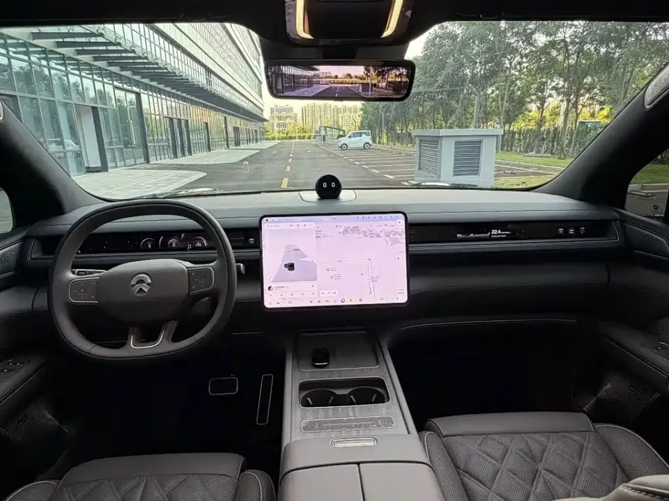 Nio ES8