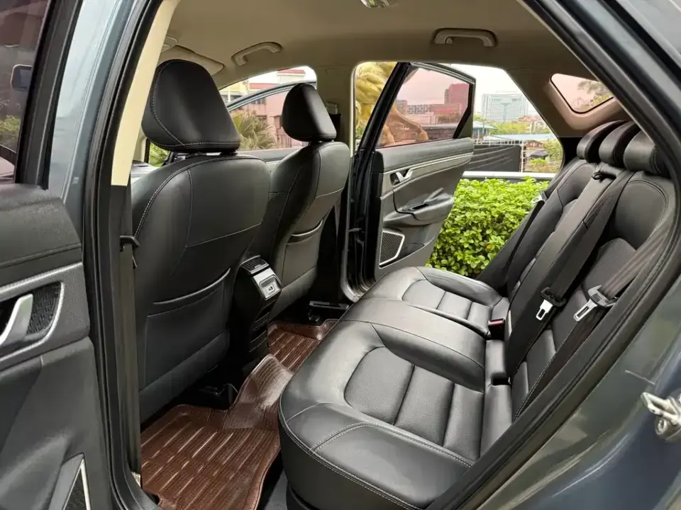 Geely Emgrand GS