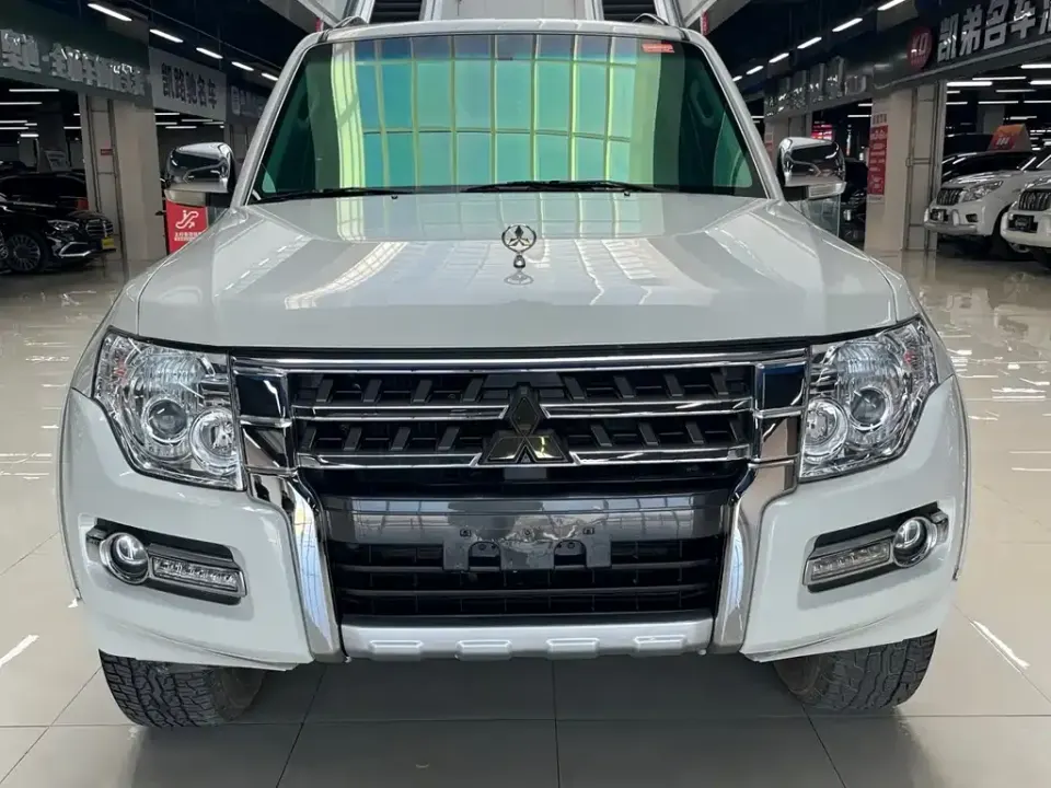 Mitsubishi Pajero (Import)