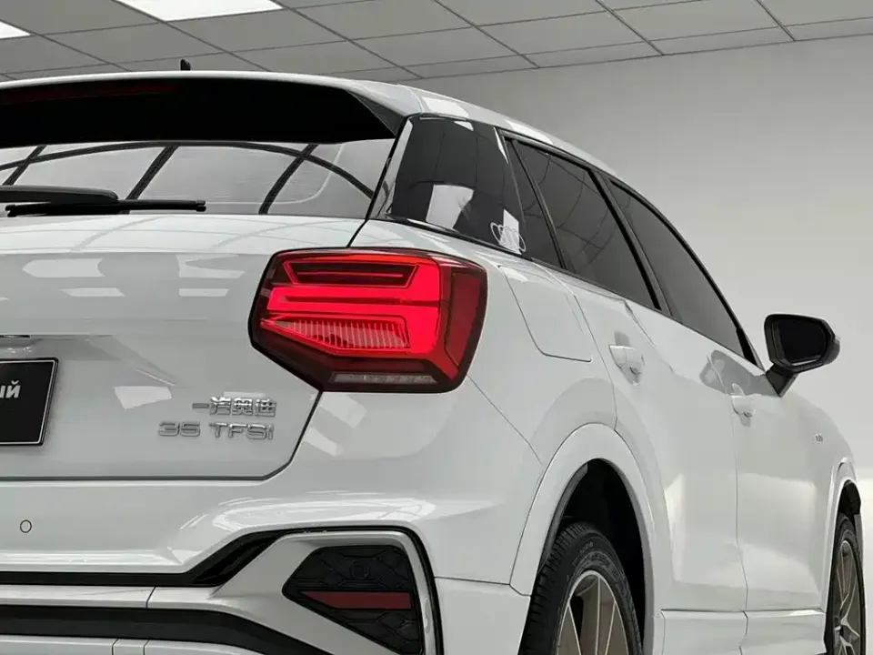 Audi Q2L