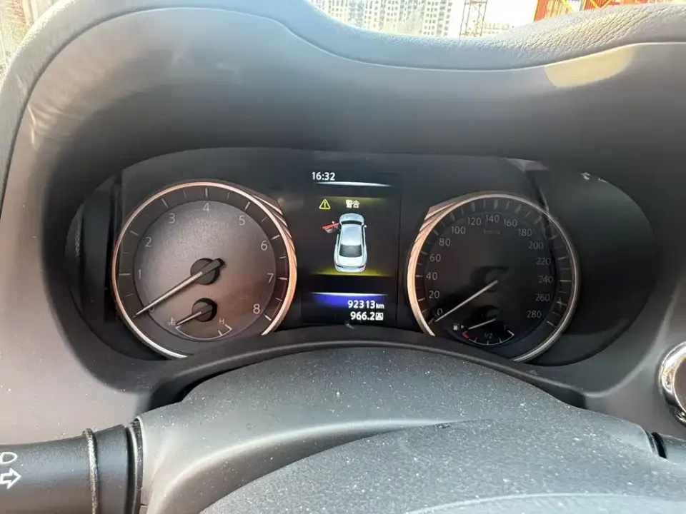 Infiniti Q50L