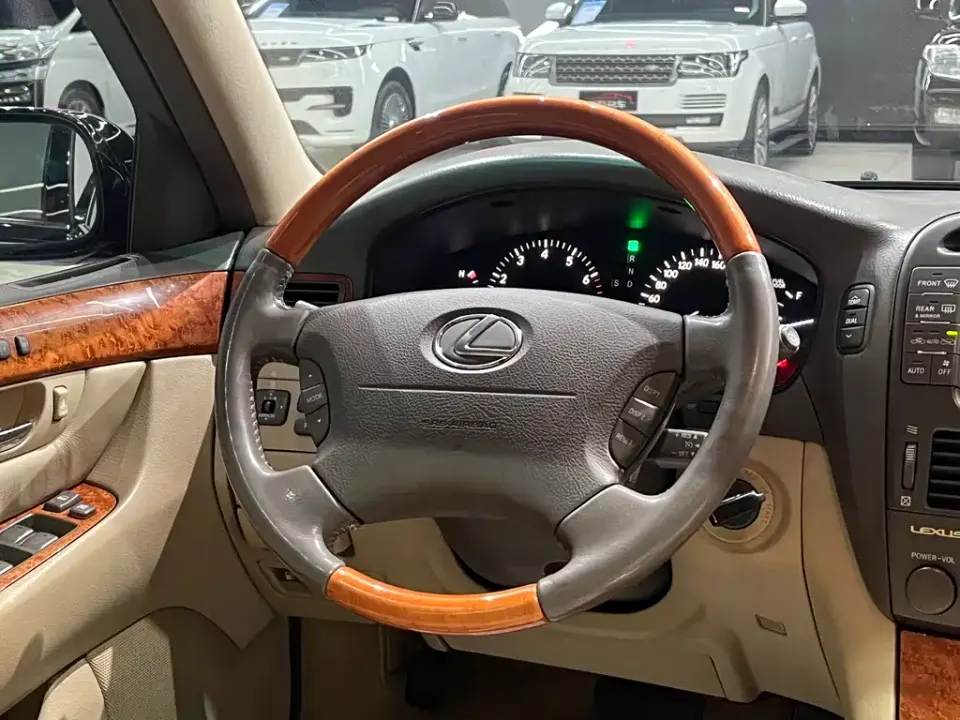 Lexus LS