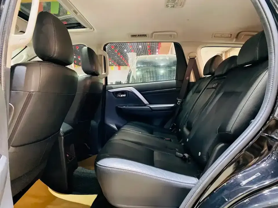 Mitsubishi Pajero Sport (Import)