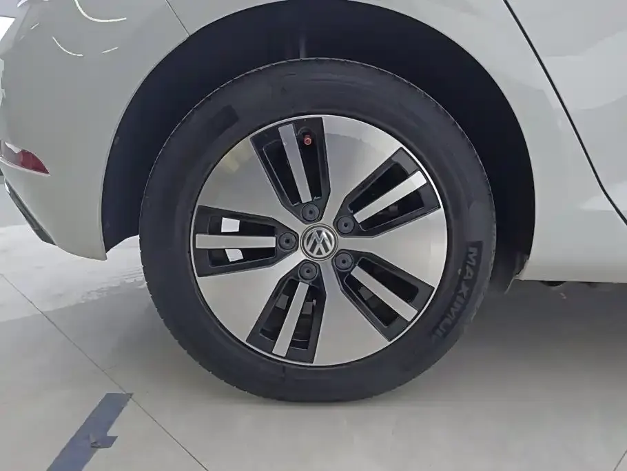 Volkswagen Golf EV
