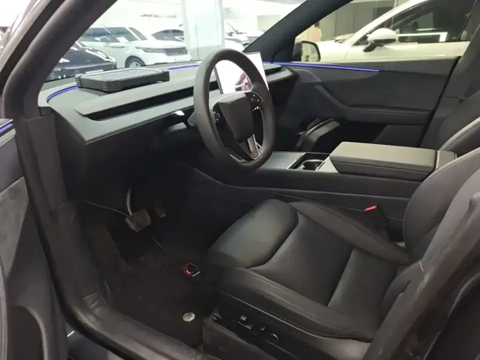 Tesla Model Y L