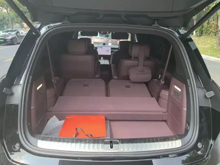 Nio ES8