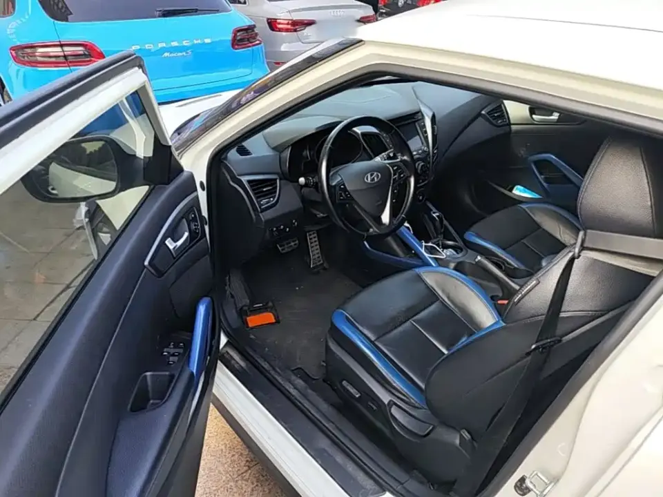 Hyundai Veloster