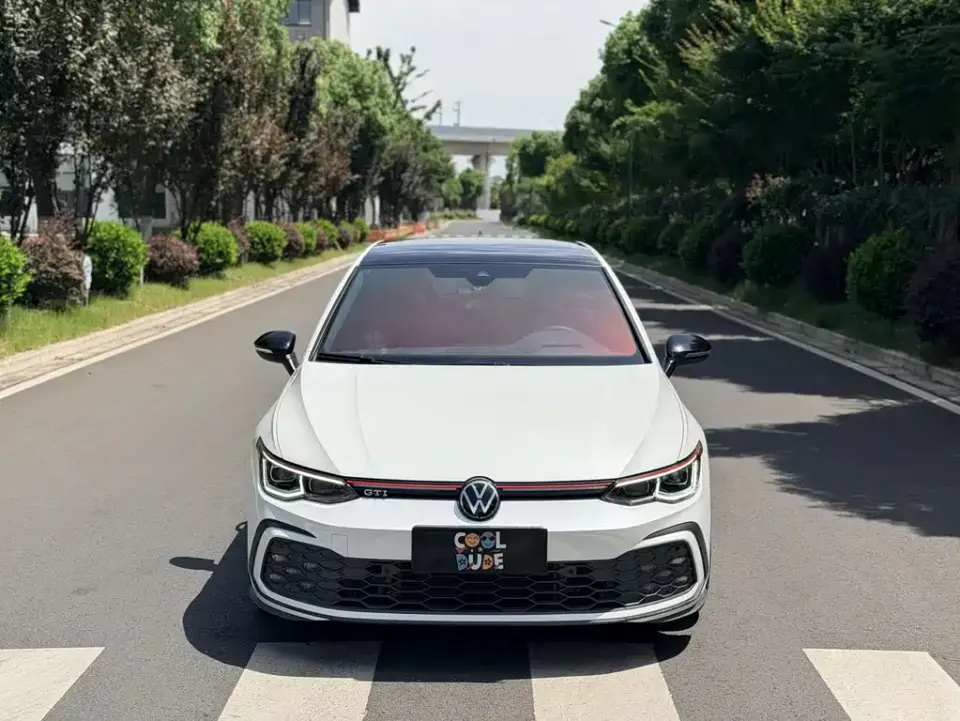 Volkswagen Golf GTI