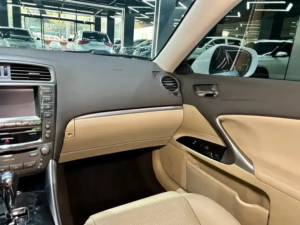 Lexus IS