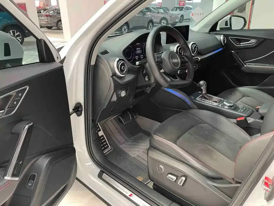 Audi Q2L