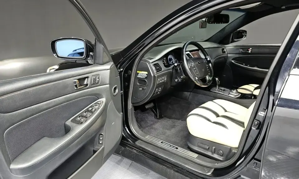 Hyundai Genesis