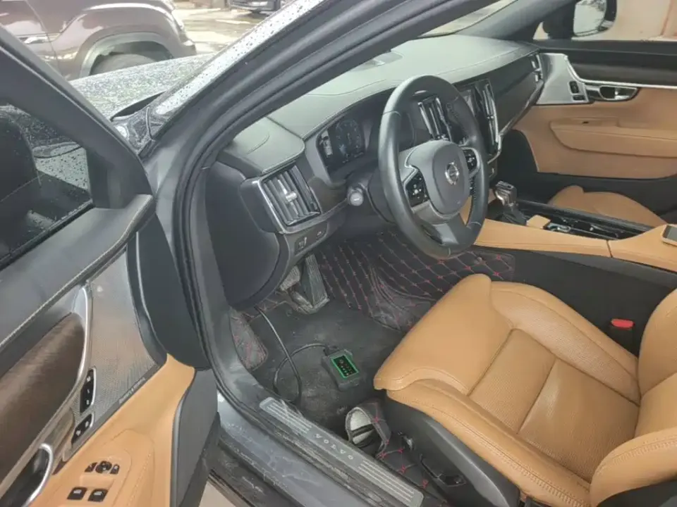 Volvo V90